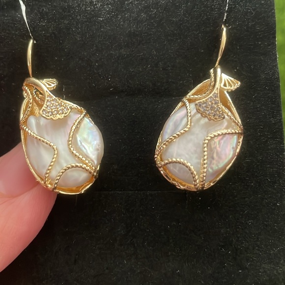 🆕 Genuine Coin Pearl Dangling Earrings - Picture 4 of 5